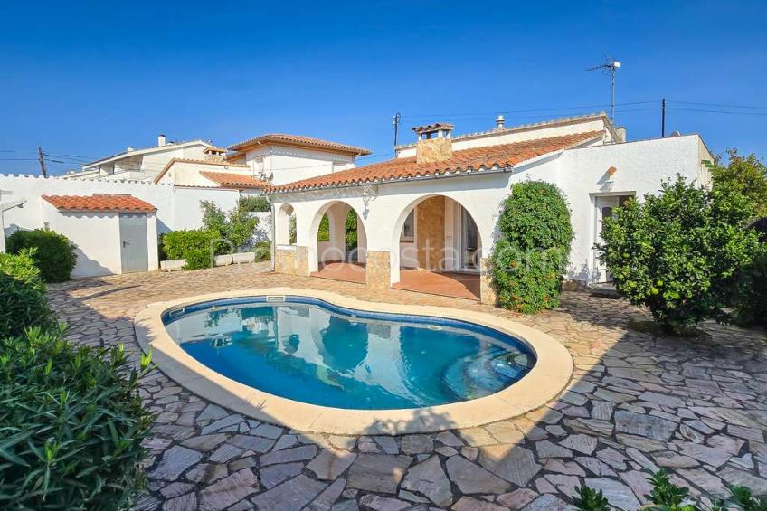 Casa independiente con piscina privada