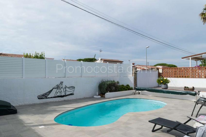 L'Escala, Muy bonita casa de planta baja, con jardín y piscina privada