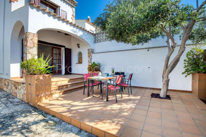 L'Escala, Maison avec licence touristique, située à environ 850m de la plage de Riells