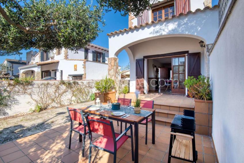 L'Escala, Maison avec licence touristique, située à environ 850m de la plage de Riells