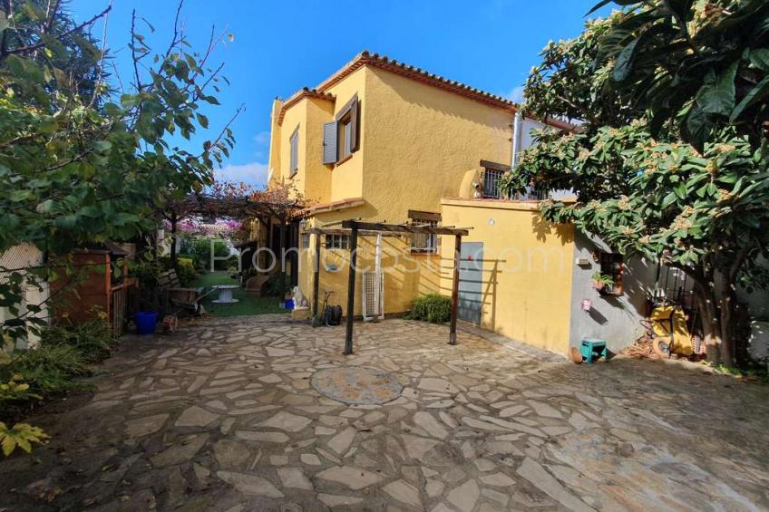 L'Escala, Casa con jardín privado situada a unos 1500m de la playa de Riells