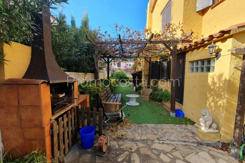 L'Escala, Casa con jardín privado situada a unos 1500m de la playa de Riells