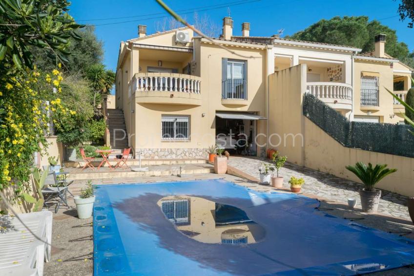 Casa con licencia turística, situada a unos 500m de la playa de Riells