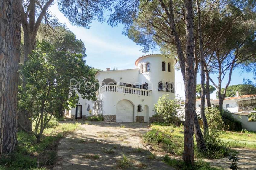 L'Escala, Magnifica casa situada situada en Puig Sec y a unos 1300m de la playa de Montgo