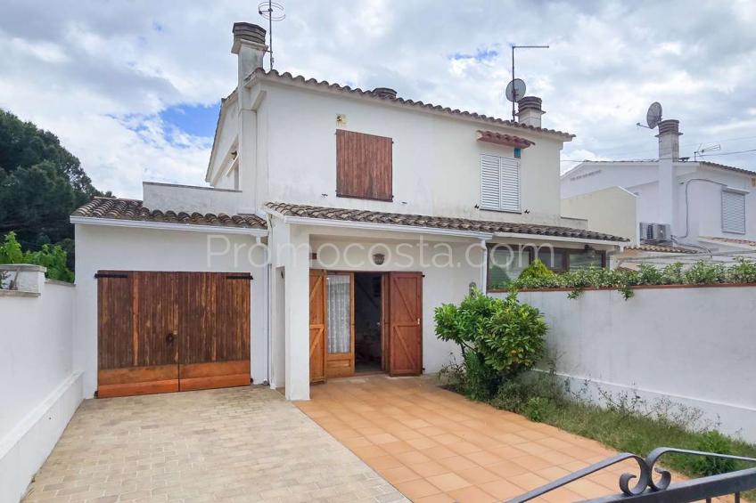 L'Escala, Maison en bon état située à environ 1000 m de la plage du Montgó