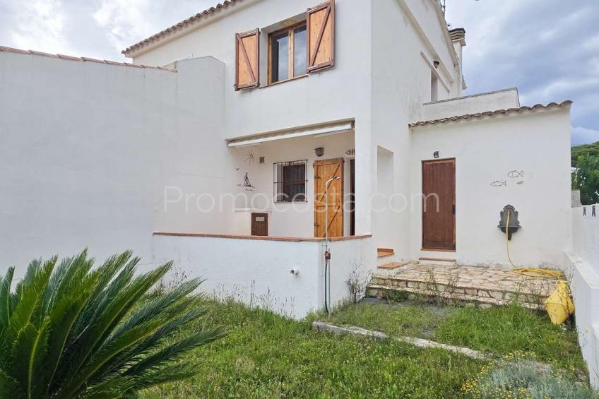 L'Escala, Maison en bon état située à environ 1000 m de la plage du Montgó