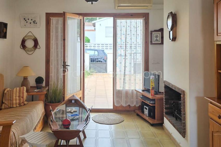 L'Escala, Maison en bon état située à environ 1000 m de la plage du Montgó
