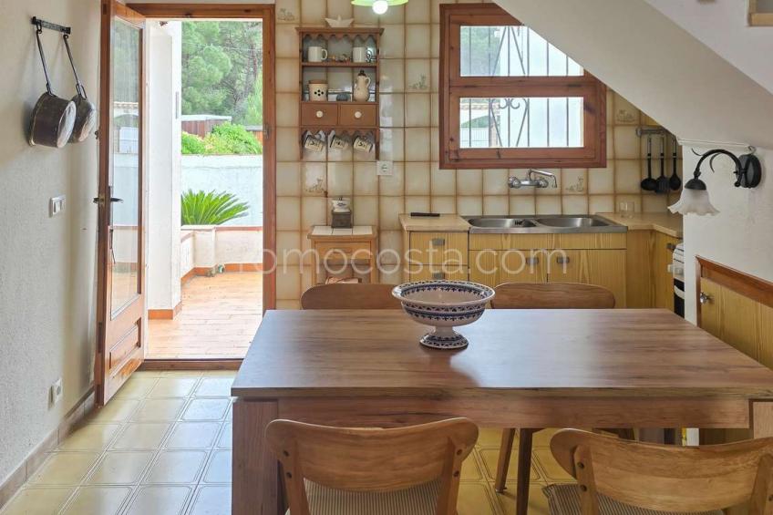 L'Escala, Maison en bon état située à environ 1000 m de la plage du Montgó