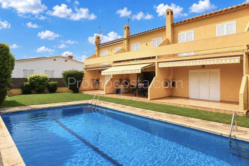 L'Escala, Muy bonita casa con  licencia turística y piscina comunitaria