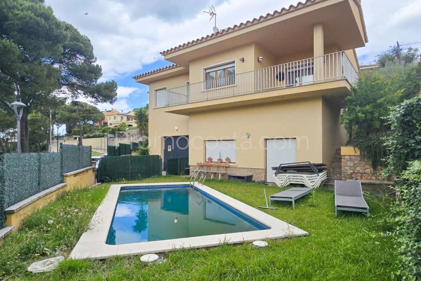 L'Escala, Casa independent amb jardí i piscina privada