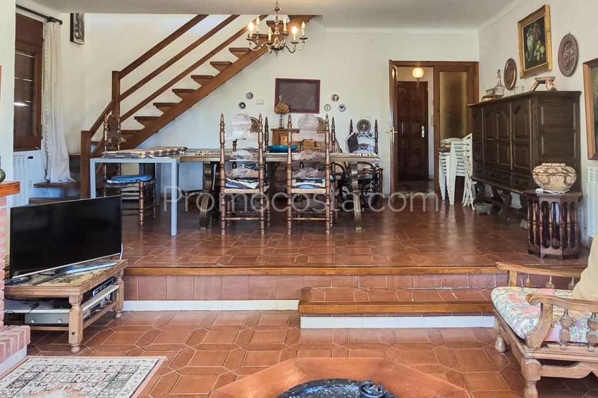 L'Escala, Muy bonita casa con jardín privado y vistas al mar situada en Puig Sec
