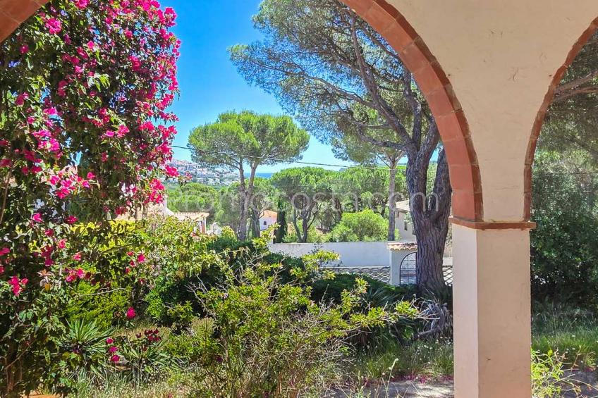 L'Escala, Muy bonita casa con jardín privado y vistas al mar situada en Puig Sec