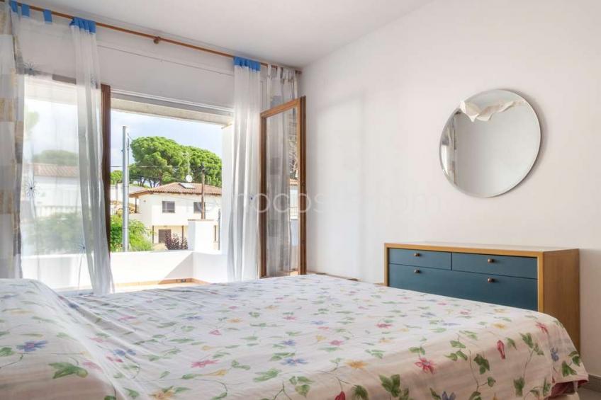 L'Escala, Casa con 4 habitaciones, situada a unos 1100m de la playa de Montgó