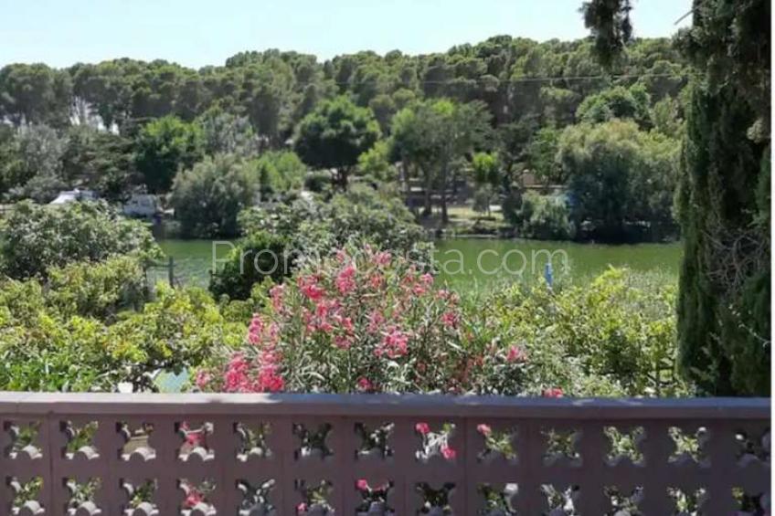 Muy bonita casa con vistas al lago y licencia turística
