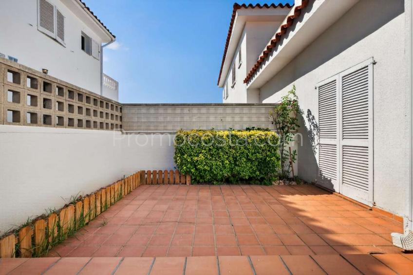 L'Escala, Casa adosada con garaje y piscina comunitaria