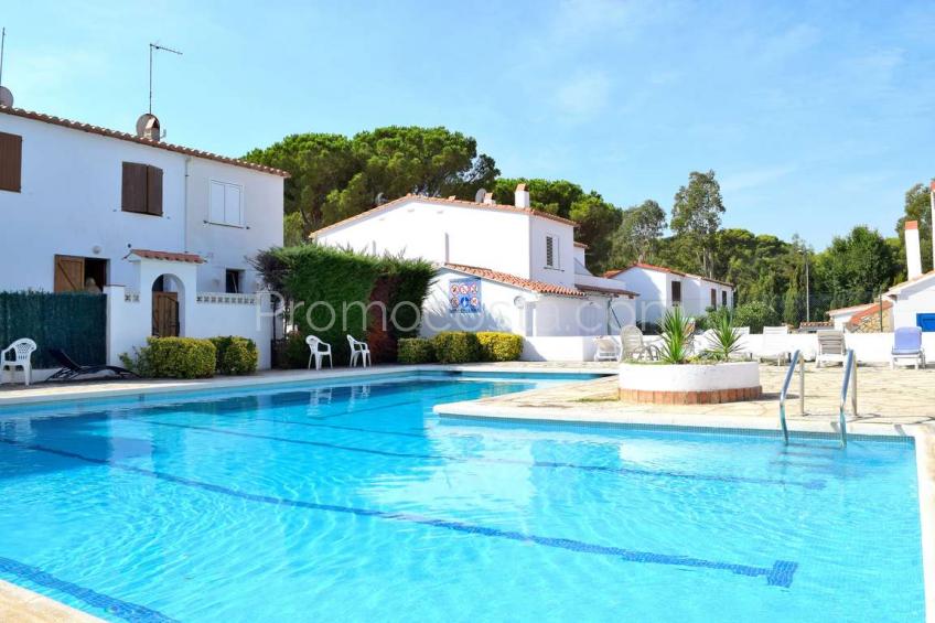 L'Escala, Casa amb piscina comunitària