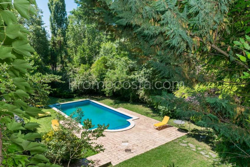 Serinya, Espectacular masía de piedra con piscina y gran jardín privado