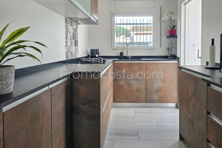 L'Escala, Casa impecable con jardín privado