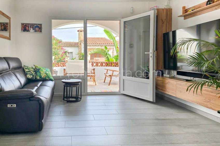 L'Escala, Casa impecable con jardín privado