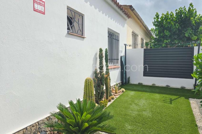 L'Escala, Casa impecable con jardín privado
