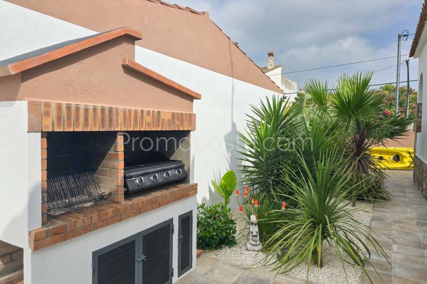 L'Escala, Casa impecable con jardín privado