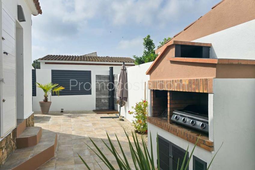L'Escala, Casa impecable con jardín privado