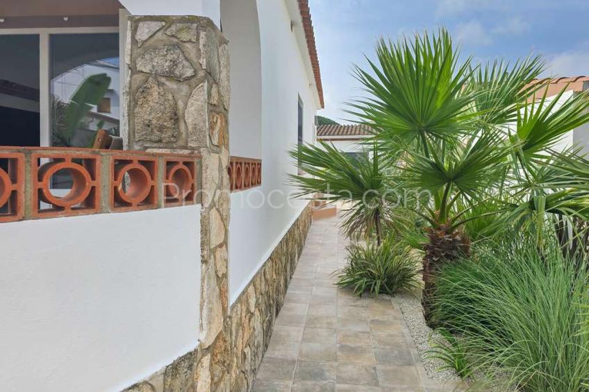 L'Escala, Casa impecable con jardín privado