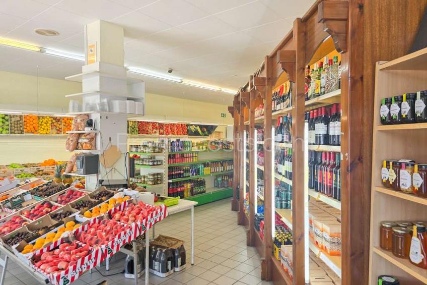 L'Escala, Local comercial a 50m de la playa