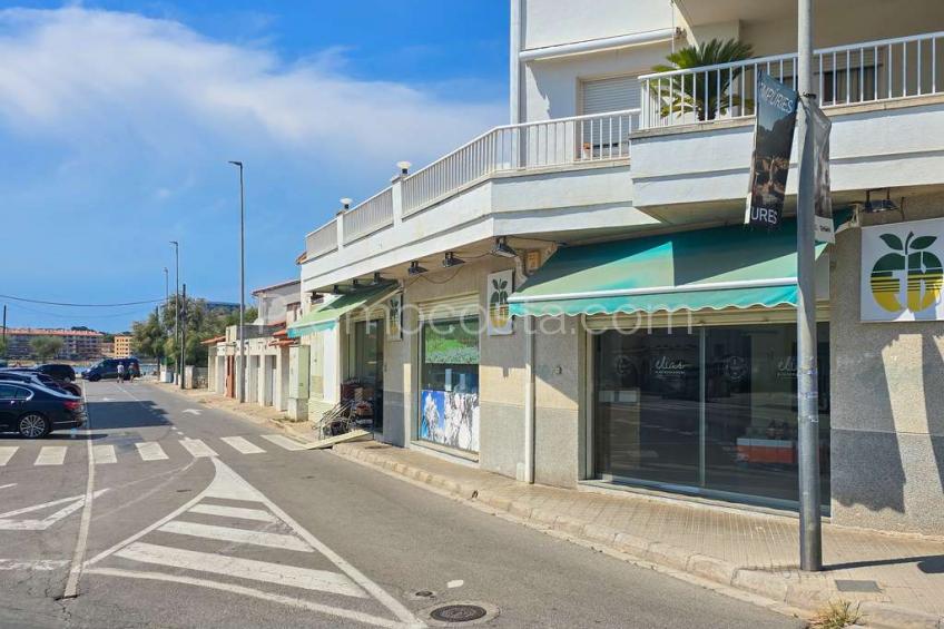 Local comercial a 50m de la playa
