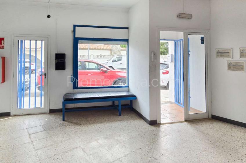 L'Escala, Local comercial situado a unos 50m de la playa de Riells