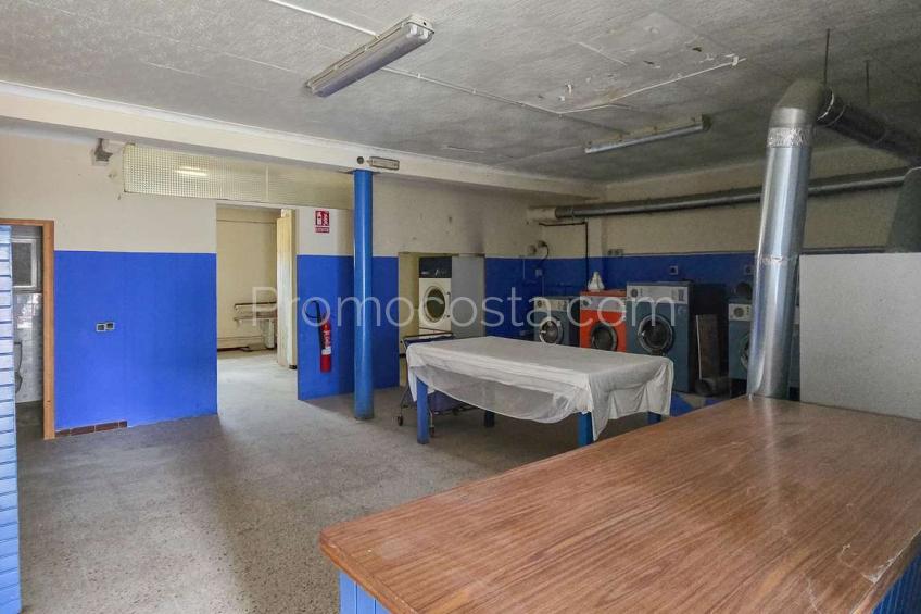 L'Escala, Local comercial situado a unos 50m de la playa de Riells