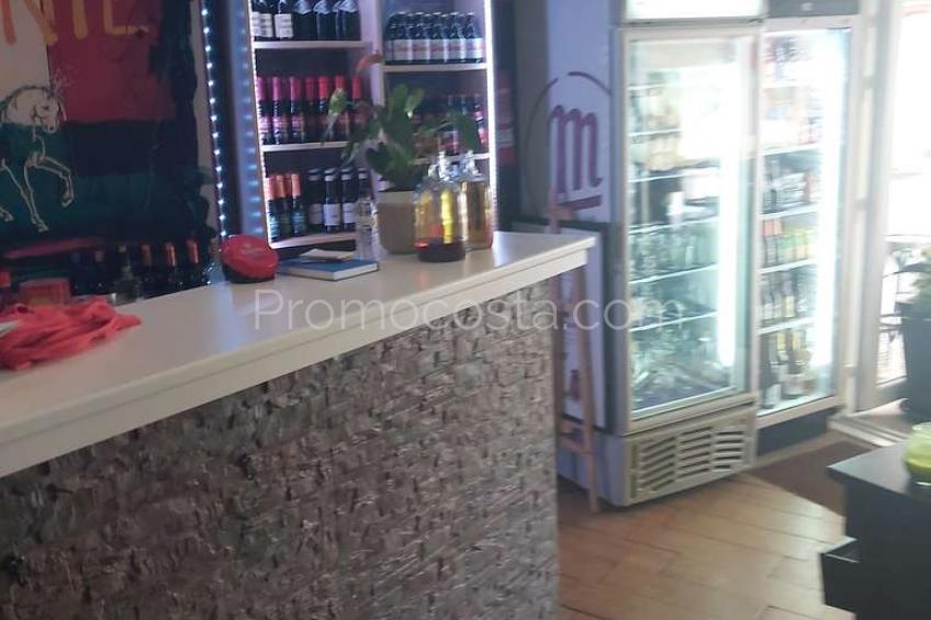L'Escala, Local comercial situado a escasos metros de la playa de Riells