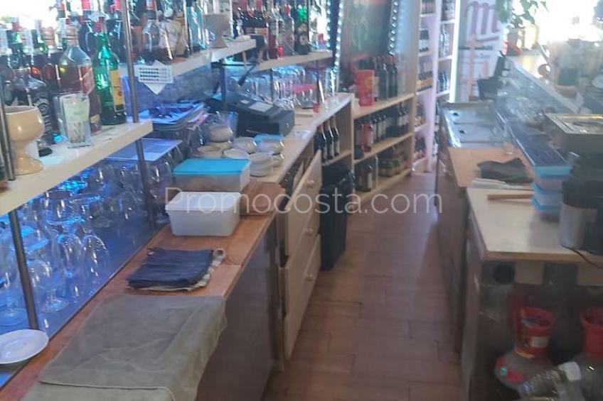 L'Escala, Local comercial situado a escasos metros de la playa de Riells