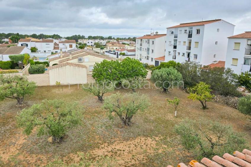 L'Escala, Terrain situé devant la forêt 