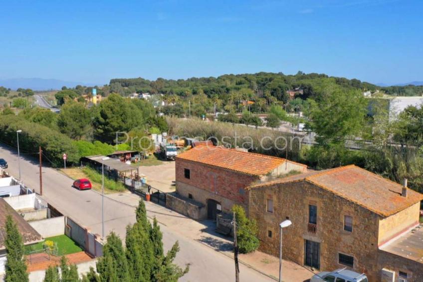 L'Escala, Gran parcela a solo 600m de las playas de Ampurias